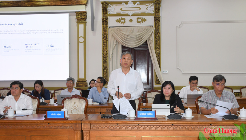 Ông Hà Văn Út, Phó Giám đốc Sở Công Thương TP. Hồ Chí Minh báo cáo tại buổi làm việc.