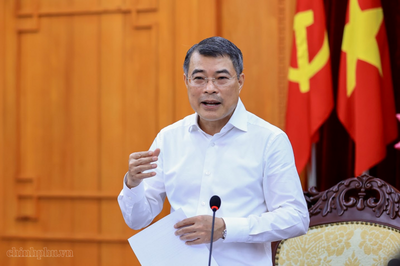 Thủ tướng chỉ rõ các nhiệm vụ, giải pháp trọng tâm thời gian tới, mà trước hết là cập nhật, cụ thể hóa kịch bản điều hành theo từng địa bàn, từng ngành, từng lĩnh vực để quyết liệt thúc đẩy tăng trưởng kinh tế trong 06 tháng cuối năm 2026 - Ảnh: VGP/Nhật Bắc