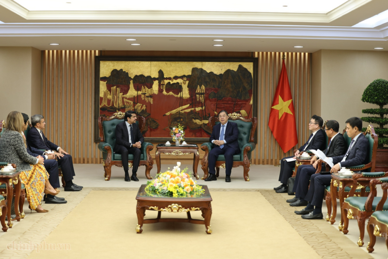 Phó Thủ tướng Thường trực khẳng định Việt Nam coi trọng sự quan tâm của các quỹ đầu tư hàng đầu thế giới như Blackstone; mong muốn tập đoàn tiếp tục mở rộng đầu tư, đóng góp vào quá trình phát triển doanh nghiệp, nâng cao năng lực cạnh tranh và thúc đẩy tăng trưởng bền vững của Việt Nam. Ảnh: VGP/Phương Nguyên