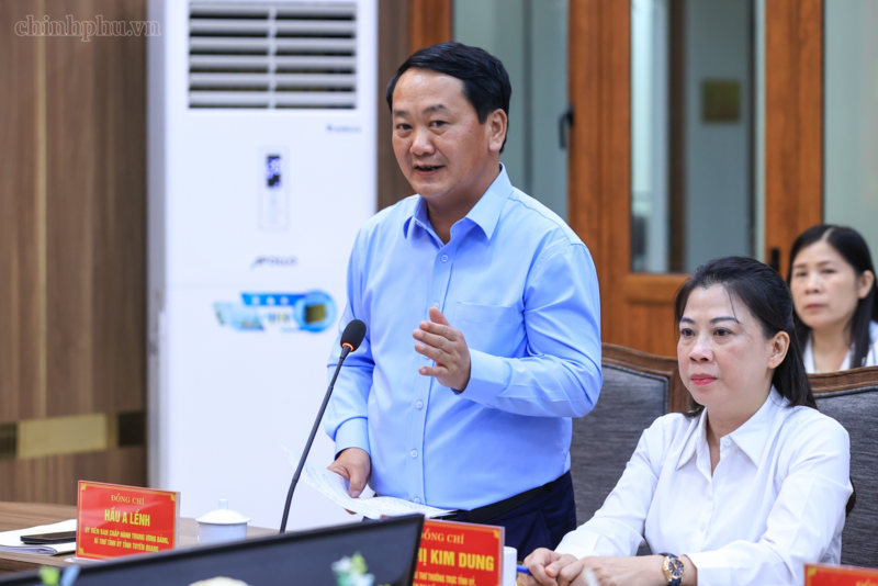 Bí thư Tỉnh ủy Tuyên Quang Hầu A Lềnh báo cáo tại cuộc làm việc - Ảnh: VGP/Nhật Bắc