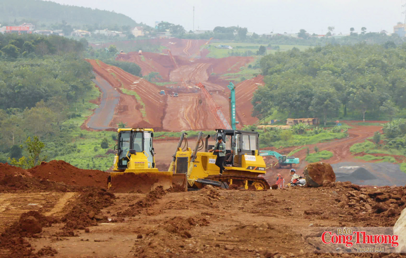 Công trường thi công cao tốc Quy Nhơn - Pleiku.
