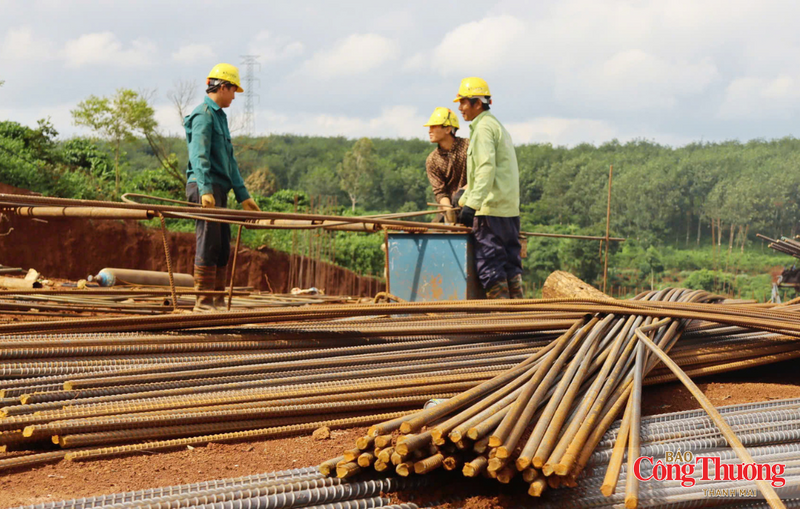 'Vượt nắng, thắng mưa' thi công cao tốc Quy Nhơn - Pleiku - 11