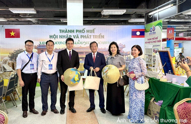 Đoàn doanh nghiệp Việt Nam tham gia Hội chợ VIETLAO EXPO 2026