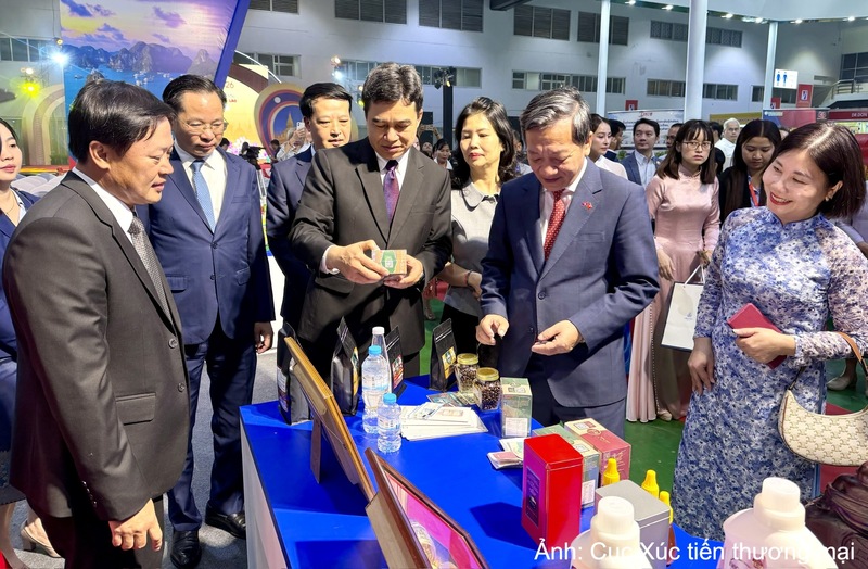 Khai mạc Hội chợ Thương mại Việt - Lào 2026 - 5