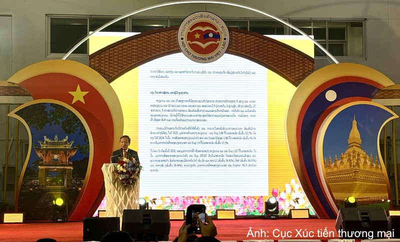 Đại sứ Đặc mệnh toàn quyền nước Cộng hoà xã hội chủ nghĩa Việt Nam tại Lào - ông Nguyễn Minh Tâm phát biểu khai mạc