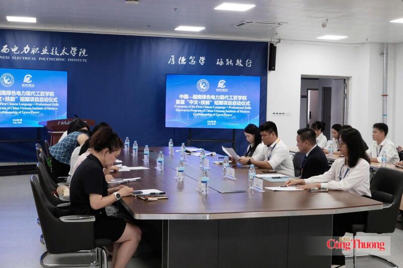 Quang cảnh buổi làm việc. Ảnh: Trường Đại học Điện lực