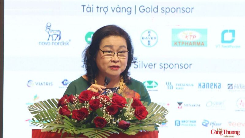 PGS.TS Nguyễn Thị Ngọc Dung - Chủ tịch Hiệp hội Y học TP Hồ Chí Minh, phát biểu tại hội nghị.