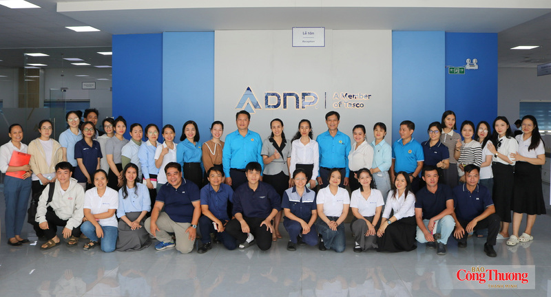 Ông Lê An Hải, Chủ tịch Công đoàn Công Thương Việt Nam cùng các đại biểu tham dự sự kiện.