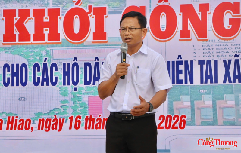 Ông Phạm Văn Phương, Bí thư Đảng ủy, Chủ tịch HĐND xã Ia Hiao phát biểu tại buổi lễ.