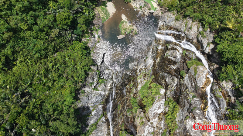 Phía trên ngọn thác Trắng