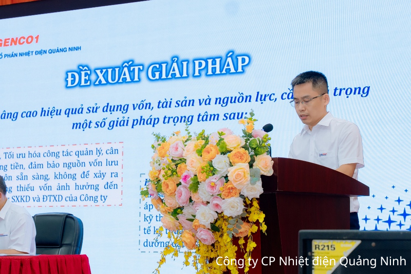 Đồng chí Trần Vũ Linh, Ủy viên BCH Đảng bộ, Bí thư Chi bộ Phòng Tài chính và Kế toán trình bày tham luận tại Hội nghị