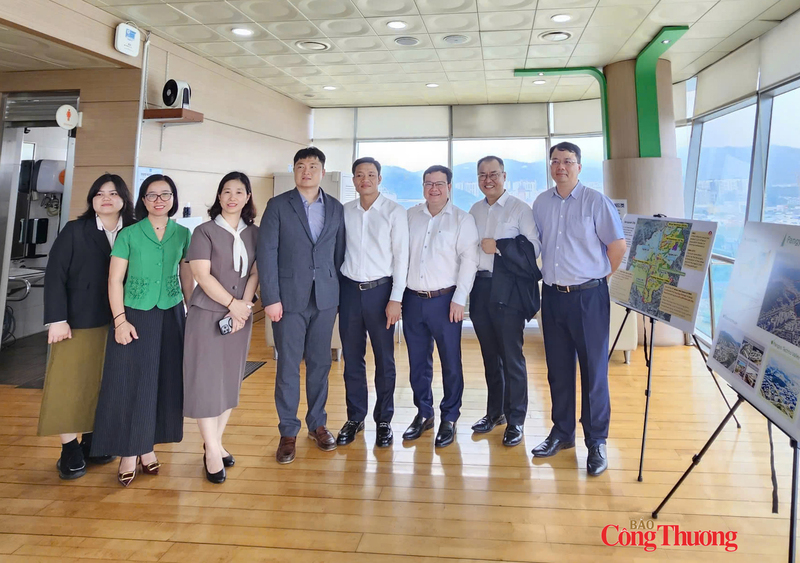 Đoàn công tác tham quan, tìm hiểu mô hình Smart City và quy hoạch đô thị mới tại Gyeonggi. Ảnh: Cục XTTM