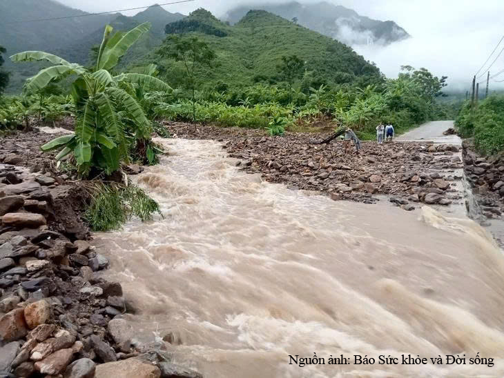 Mưa lớn gây ra lũ và sạt lở đất khiến nhiều tuyến đường tại Lai Châu bị ảnh hưởng, giao thông trong khu vực bị đứt gãy. Ảnh: Báo Sức khỏe và Đời sống