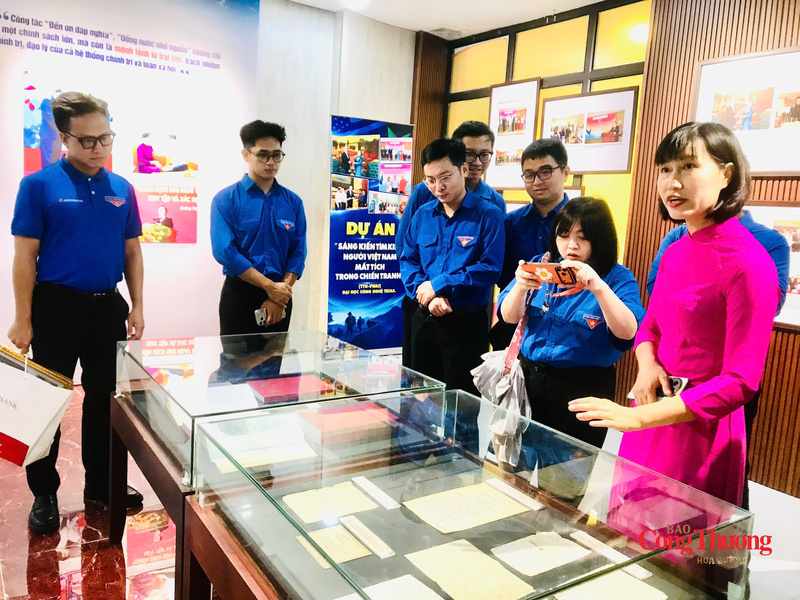 Trưng bày góp phần giáo dục truyền thống yêu nước, bồi đắp đạo lý "Uống nước nhớ nguồn", "Đền ơn đáp nghĩa".