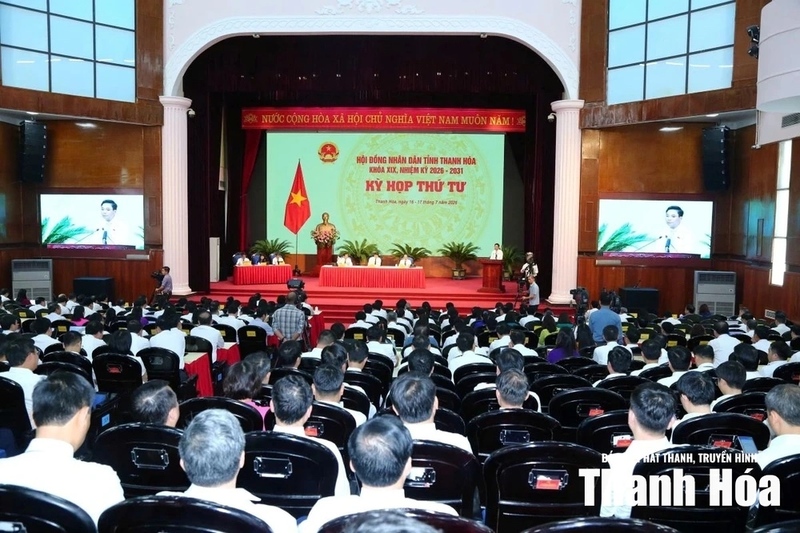 Toàn cảnh kỳ họp sáng 17/7