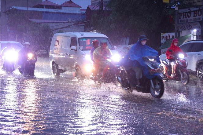 Khu vực vùng núi, trung du Bắc Bộ và Quảng Ninh có mưa vừa, mưa to. Ảnh: Văn Điệp/TTXVN