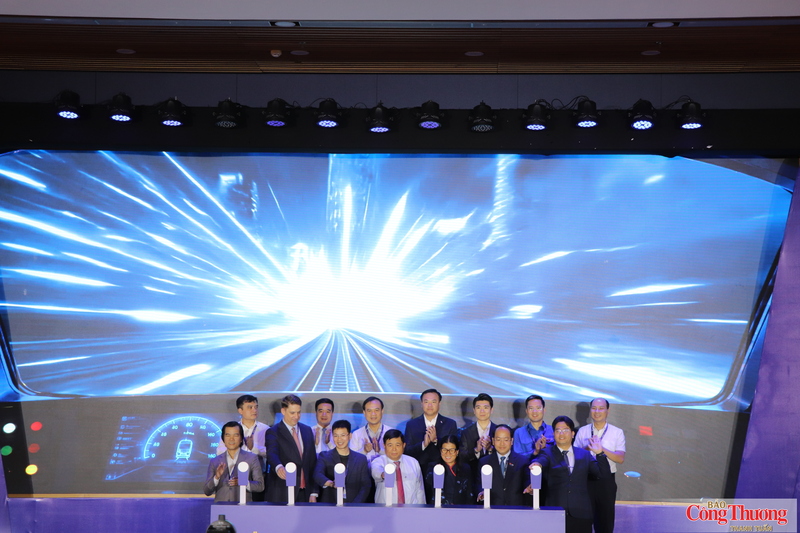 Các đại biểu thực hiện nghi thức phát động Cuộc thi Olympic trí tuệ nhân tạo quốc tế 2027