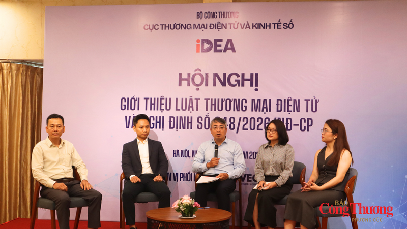 Các đại biểu tham dự tọa đàm.