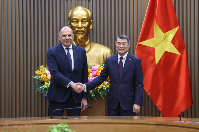 Thủ tướng Chính phủ Lê Minh Hưng tiếp Bộ trưởng Ngoại giao Cộng hòa Hy Lạp George Gerapetritis - Ảnh: VGP/Nhật Bắc