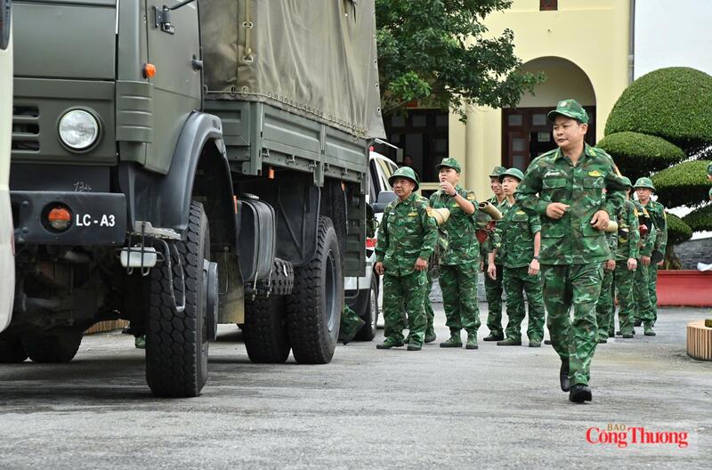 Bộ đội Biên phòng Lai Châu điều 32 chiến sĩ cứu hộ vùng lũ Than Uyên - 1