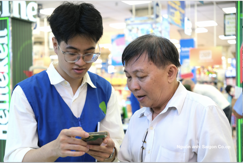 Khách hàng trải nghiệm đổi điểm trên trên ứng dụng Co.op Online.