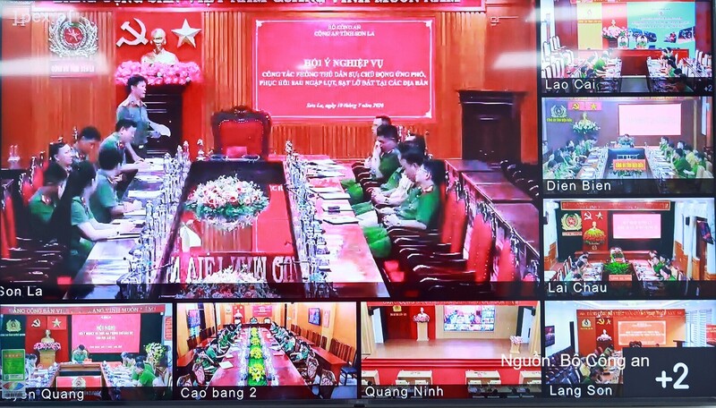 Công an các địa phương tham gia ý kiến tại buổi hội ý.