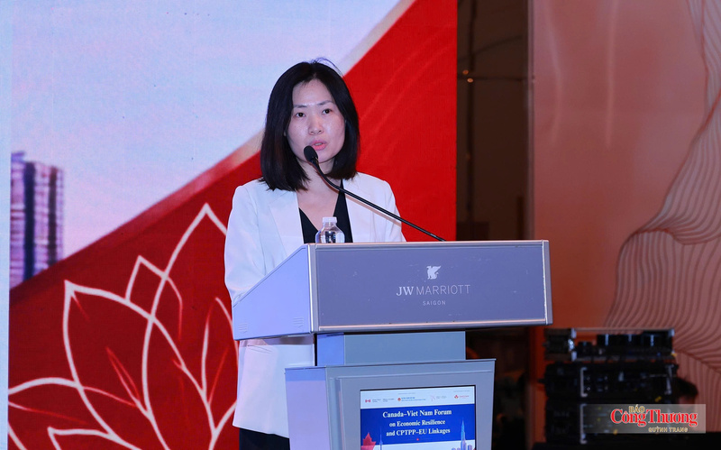 Bà Nguyễn Sơn Trà, Trưởng phòng WTO và Đàm phán thương mại, Vụ Chính sách thương mại đa biên (Bộ Công Thương) phát biểu.