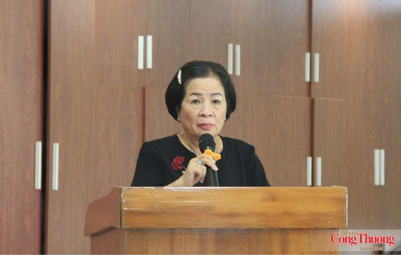 Bà Nguyễn Thị Sen, Chủ tịch Hiệp hội Doanh nghiệp tỉnh Gia Lai phát biểu khai mạc.