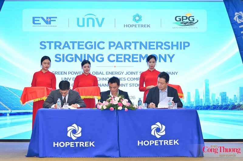 Ký kết hợp tác chiến lược ba bên về phát triển năng lượng mặt trời giữa Hopetrek - GPG Solar và EVN Finance - EVF.