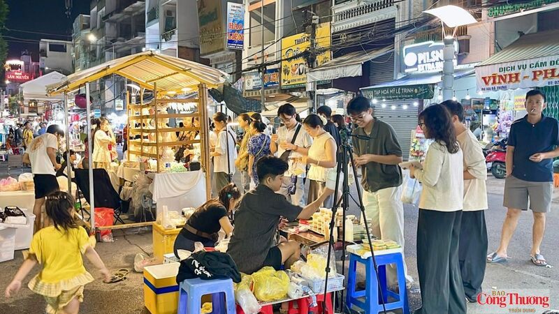 Khu vực đường Hai Bà Trưng, Nhà lồng Chợ cổ, Chợ đêm Ninh Kiều, Phố hàng rong và Công viên - Bến Ninh Kiều thu hút đông, du khách đến tham quan