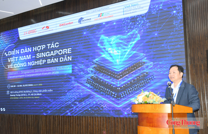 Ông Cao Xuân Thắng, Tham tán Thương mại Việt Nam tại Singapore.