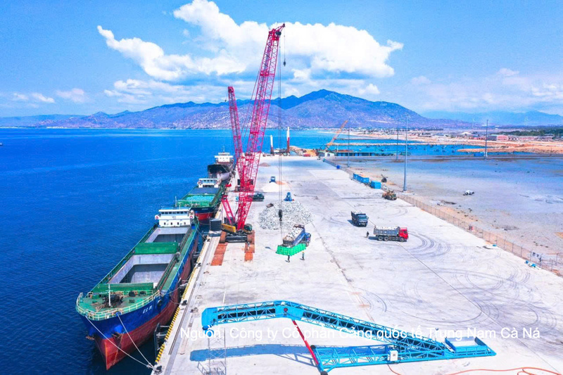 Cảng tổng hợp Cà Ná.
