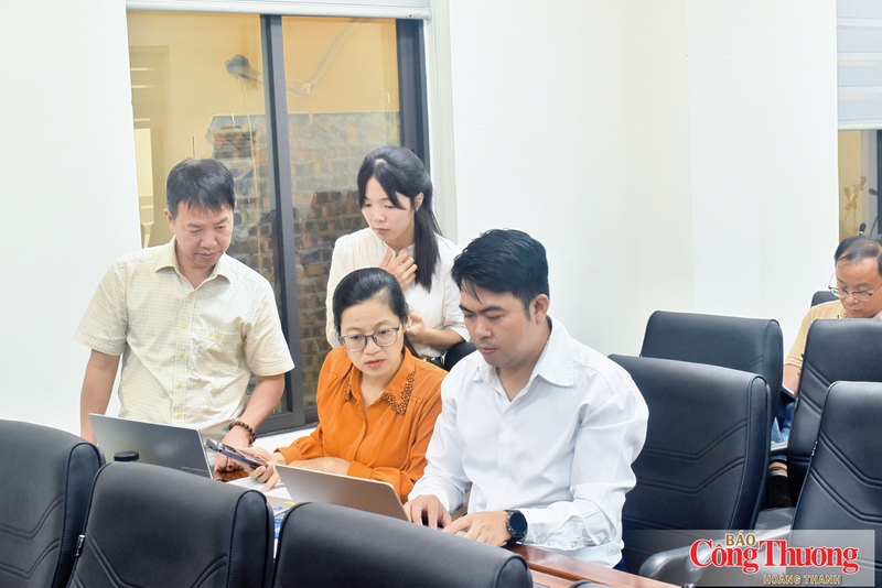 Tập huấn "Bình dân học vụ số" cho người lao động  phường Đại Mỗ.