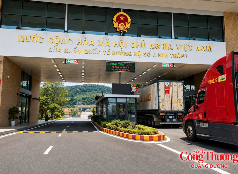Xe hàng hóa nông sản xuất khẩu qua Cửa khẩu quốc tế đường bộ Kim Thành