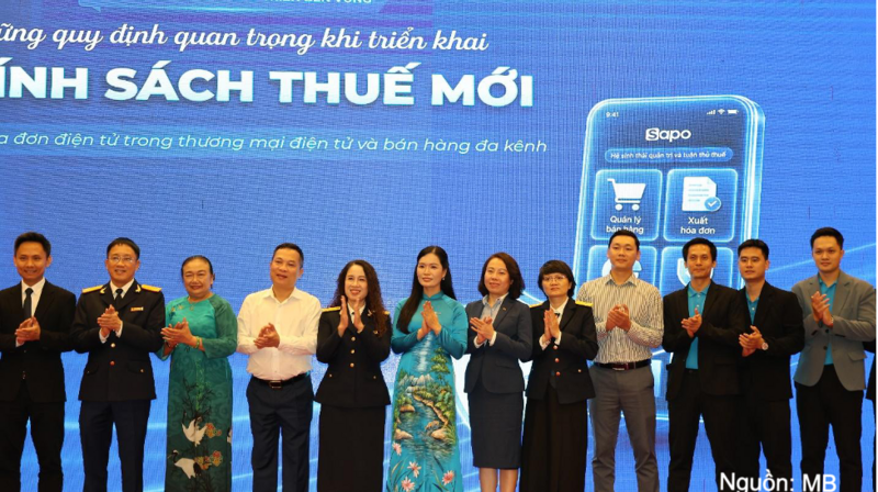 Bà Phạm Thị Mai Anh, Phó Giám đốc Khối Ngân hàng số MB cùng đại diện các đơn vị tổ chức.