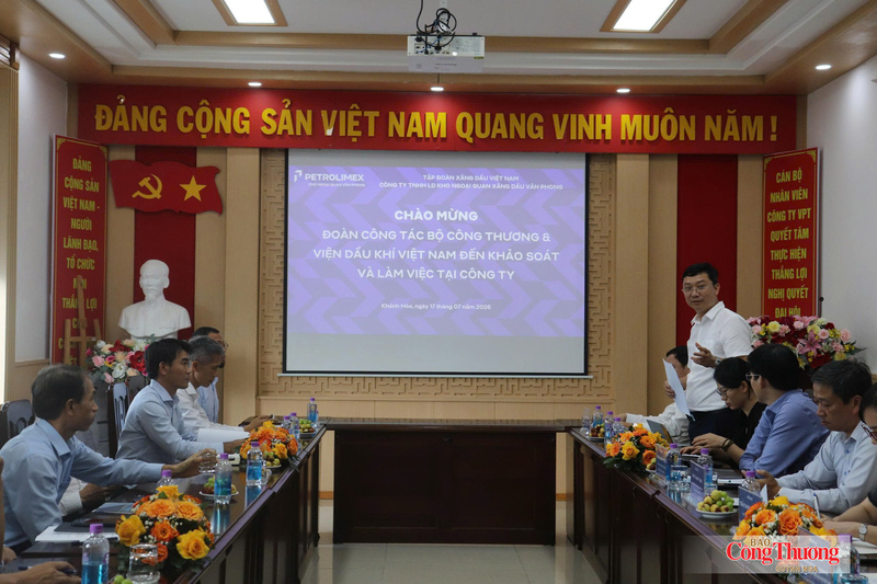 TS. Nguyễn Văn Tư - Viện trưởng VPI phát biểu tại cuộc họp với VPT.