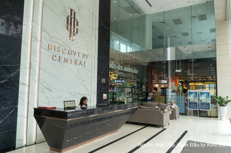 Discovery Central sở hữu không gian sảnh rộng, thiết kế hiện đại, tạo ấn tượng chuyên nghiệp ngay từ khu vực đón tiếp khách hàng và đối tác.