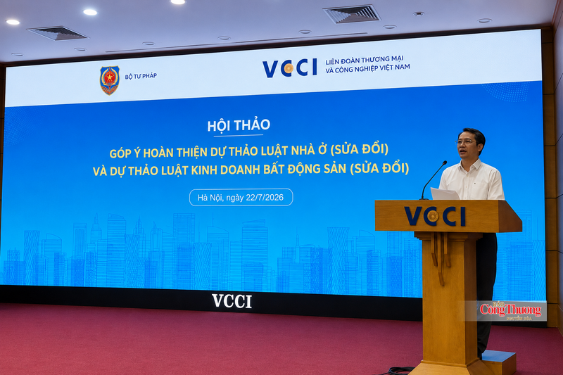 Ông Vương Duy Dũng - Phó Cục trưởng Cục Quản lý nhà và thị trường bất động sản (Bộ Xây dựng) phát biểu tại hội thảo.