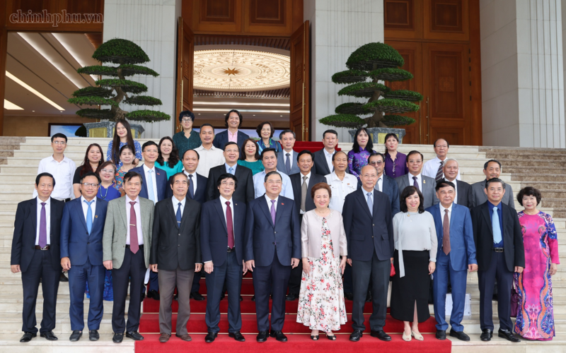 Phó Thủ tướng Thường trực và các đại biểu - Ảnh: VGP/Phương Nguyên