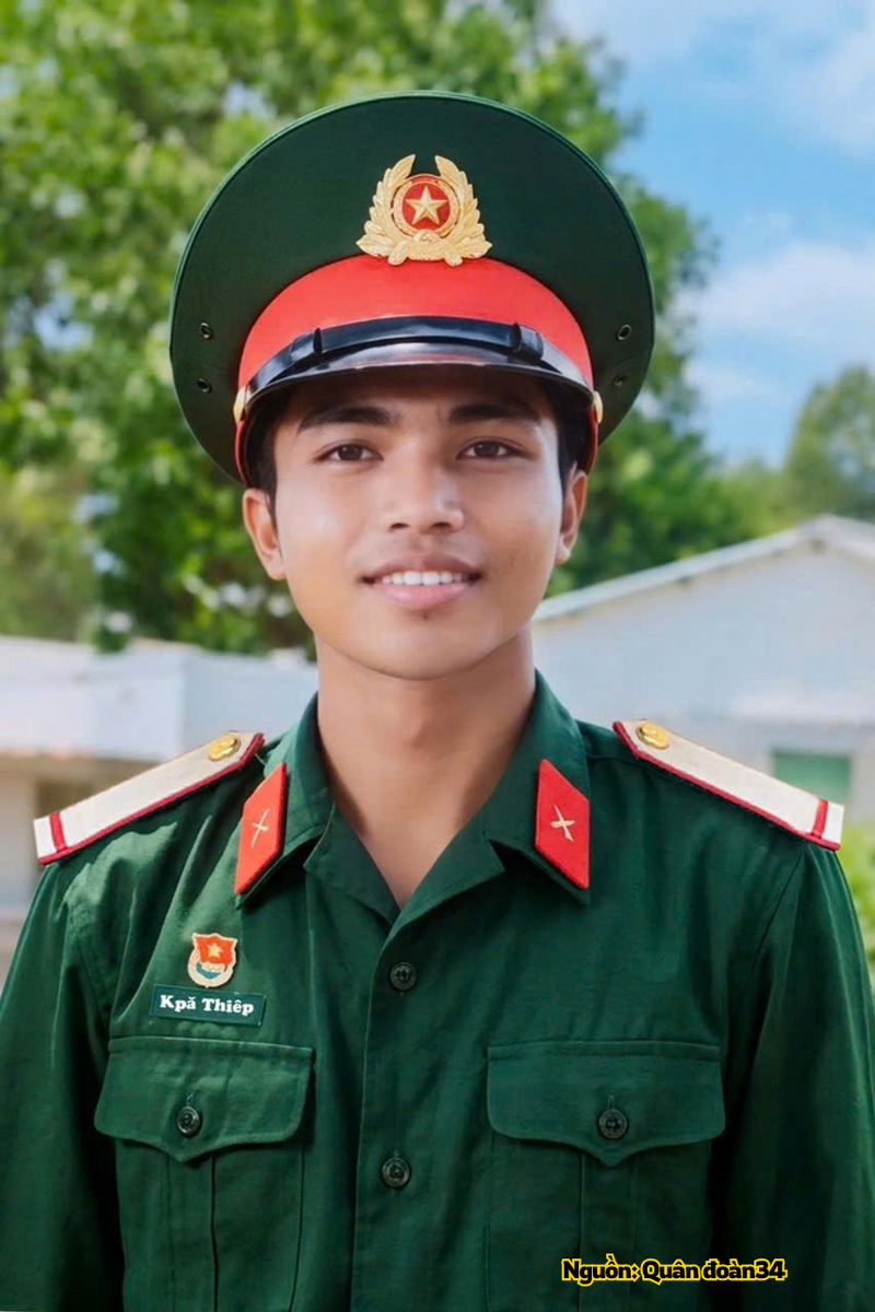 Chiến sĩ Kpă Thiêp, thuộc Trung đoàn 28, Sư đoàn 10, Quân đoàn 34.