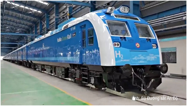 Việc khánh thành đoàn tàu chạy bằng pin nhiên liệu hydrogen đầu tiên là bước tiến lớn của ngành đường sắt Ấn Độ.