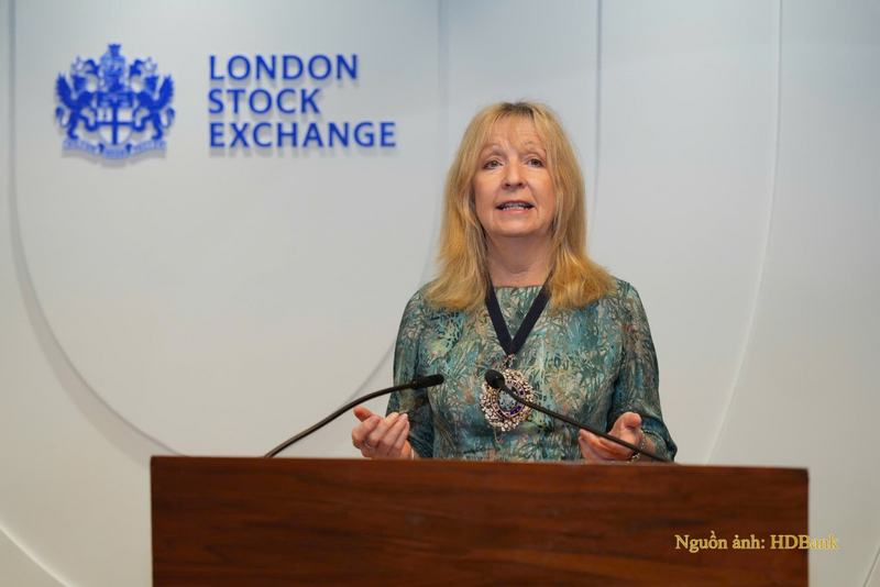 Thị trưởng Khu tài chính Luân Đôn – Dame Sue Langley phát biểu tại buổi gặp gỡ Tiến sĩ Nguyễn Thị Phương Thảo