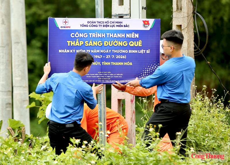 3 công trình “Thắp sáng đường quê” được triển khai tại các xã Sơn Thủy, Pù Nhi và Ngọc Trạo, với tổng kinh phí huy động 150 triệu đồng. Ảnh: Ngô Nhung