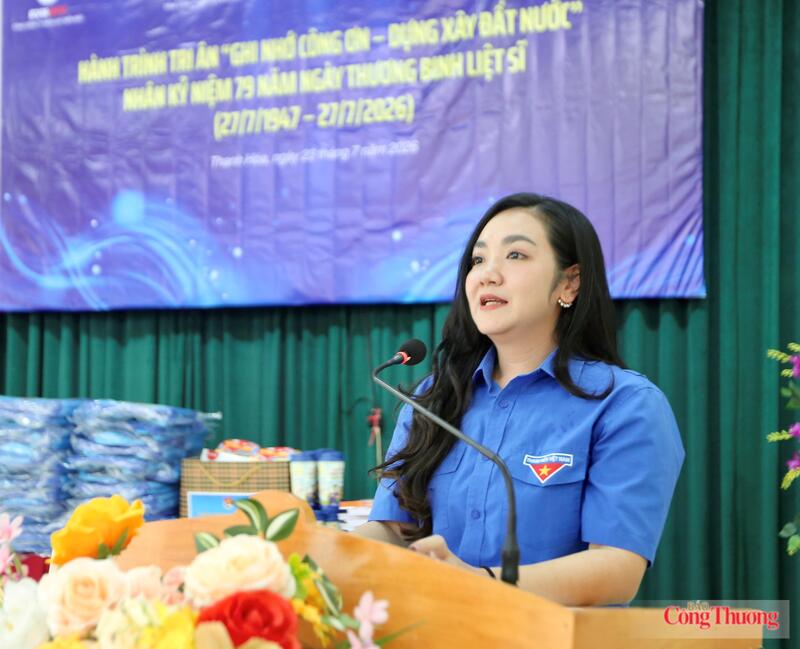 Bà Nguyễn Thị Quỳnh Ly - Bí thư Đoàn Thanh niên Tổng công ty Điện lực miền Bắc phát biểu tại chương trình. Ảnh: Ngô Nhung