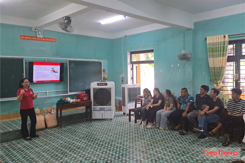 TP. Đà Nẵng nâng cao năng lực phòng chống thiên tai cho các giáo viên khu vực thường xuyên chịu ảnh hưởng của bão, lũ.