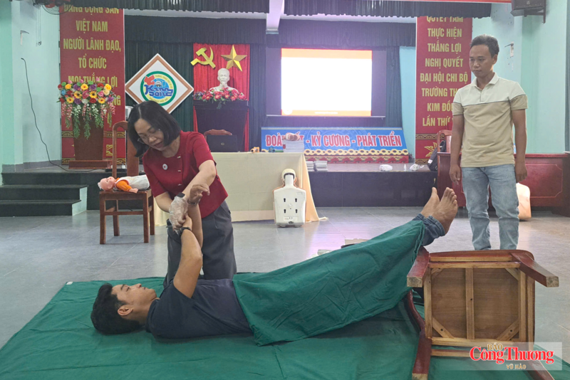 Thực hành sơ cấp cứu tại chương trình.