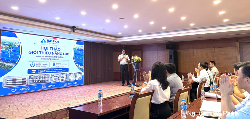 Ông Mai Văn Hà, Giám đốc Công ty Thép Hòa Phát Dung Quất phát biểu tại hội thảo