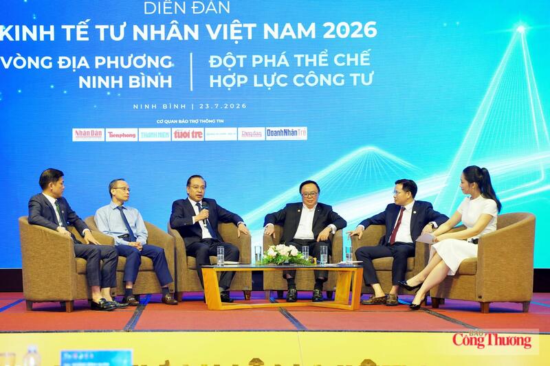 Các diễn giả trao đổi tại phiên đối thoại - Ảnh: Vân Nguyễn