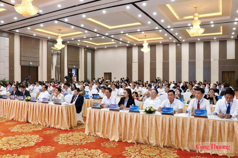 Các đại biểu tham gia phiên đối thoại - Ảnh: Vân Nguyễn