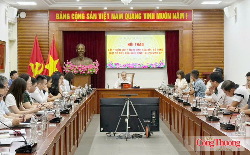 Thứ trưởng Bộ Văn hóa, Thể thao và Du lịch Phan Tâm phát biểu tại hội thảo.